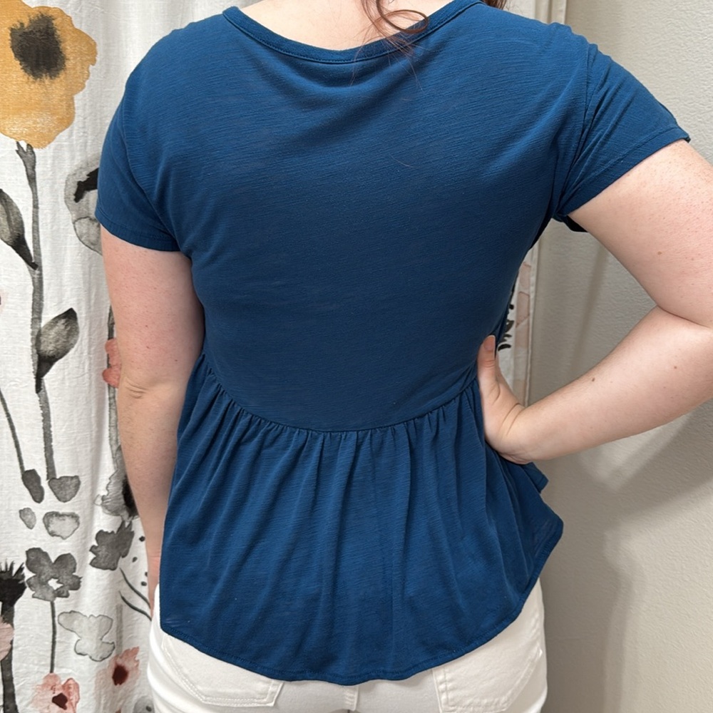 Women’s American Eagle blue boho short sleeve eyelet ruffle waist top. Size S - Picture 3 of 8